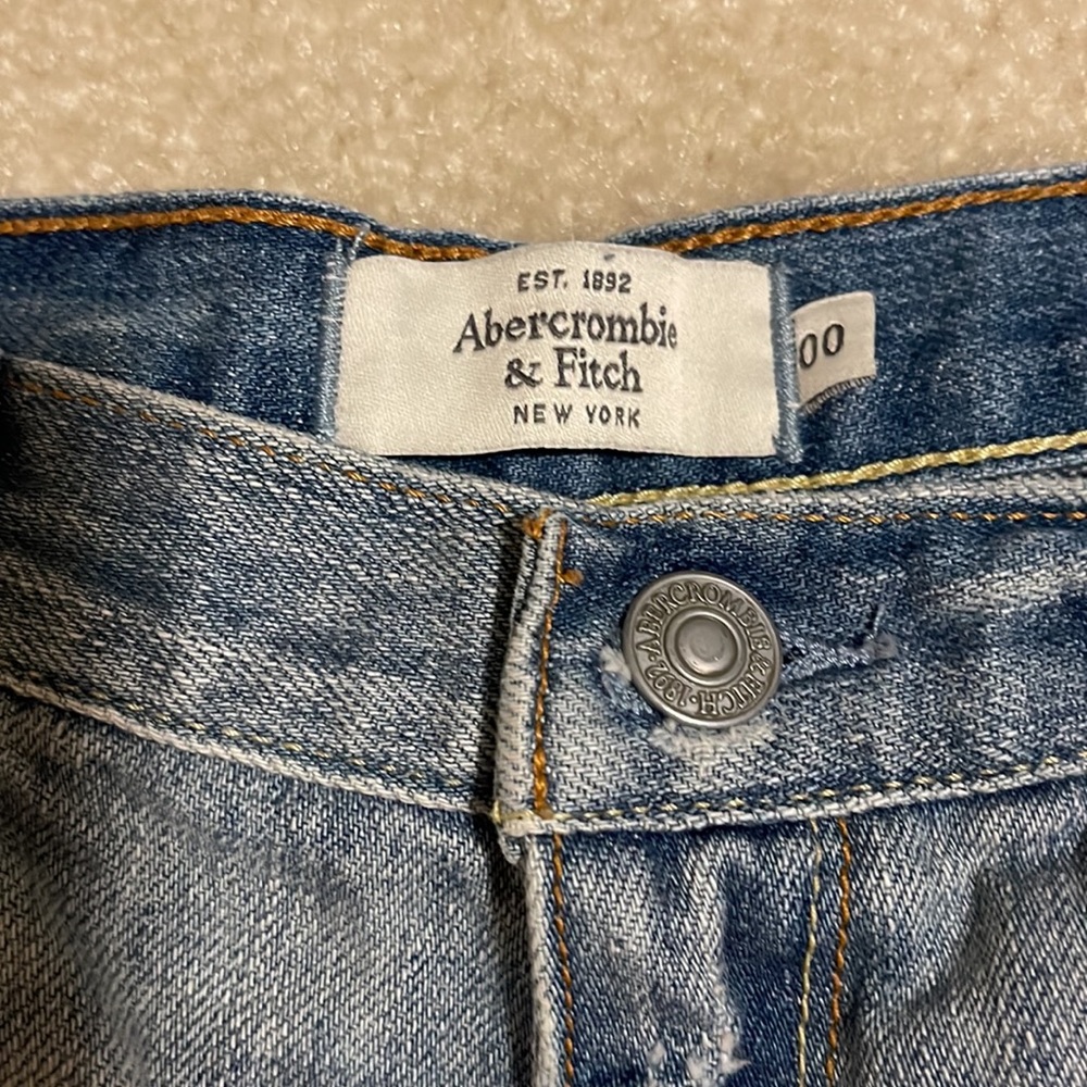 A&F - Picture 3 of 4